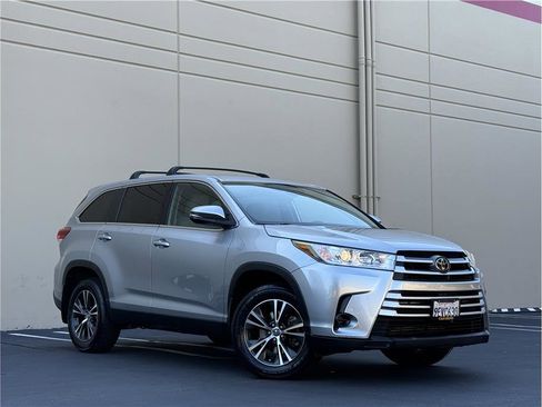 Used 2019 Toyota Highlander LE FWD image 23