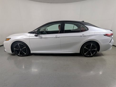 Used 2019 Toyota Camry XSE image 4