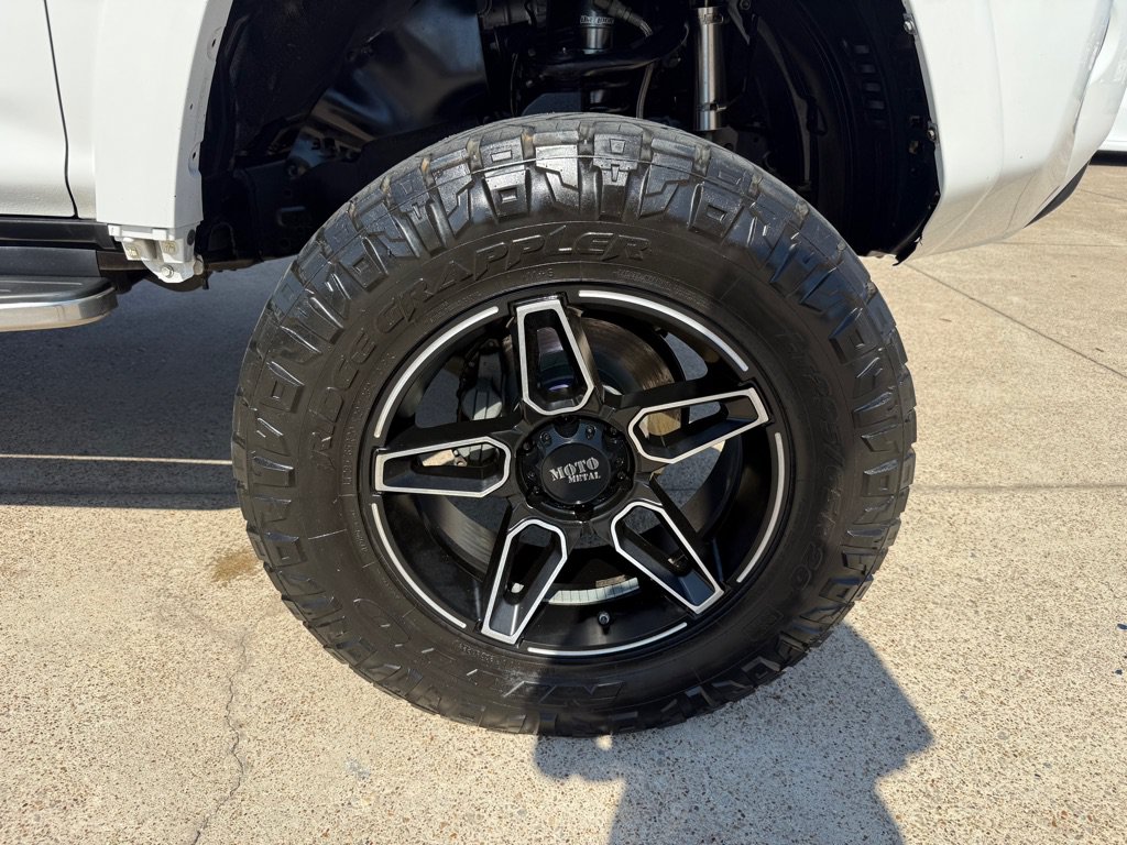 Used 2017 Toyota 4Runner SR5 AWD/4WD image 14