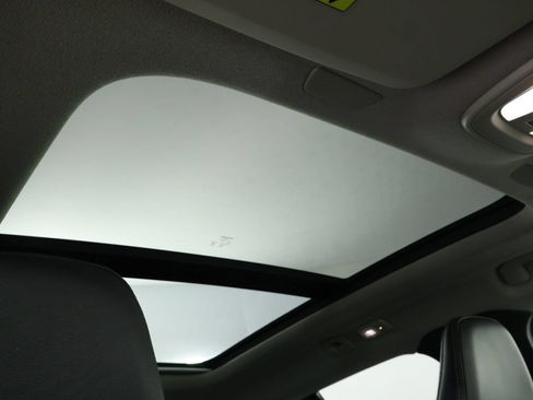 Certified 2025 Volvo XC40 B5 Plus AWD/4WD image 23