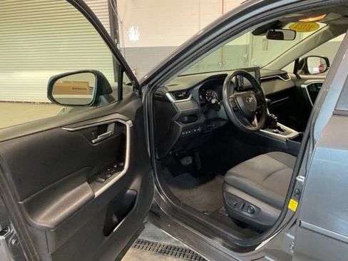 Used 2021 Toyota RAV4 XLE w/ Convenience Package AWD/4WD image 9