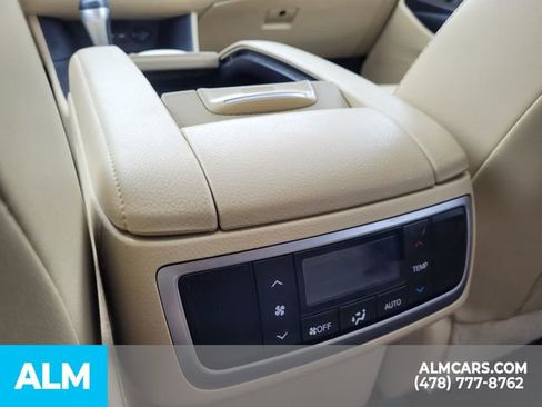 Used 2019 Toyota Highlander XLE image 22