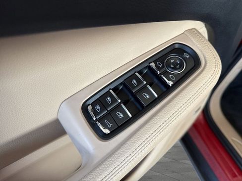 Used 2022 Porsche Macan image 26