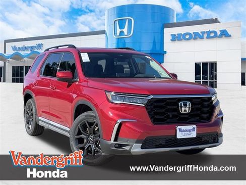 New 2025 Honda Pilot Touring image 1