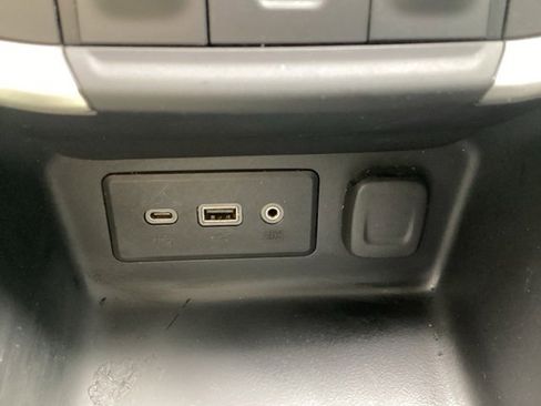 Used 2024 GMC Terrain SLE image 27