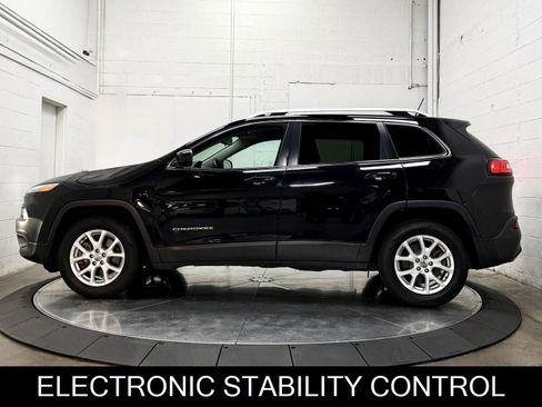 Used 2017 Jeep Cherokee Latitude w/ Cold Weather Group image 6