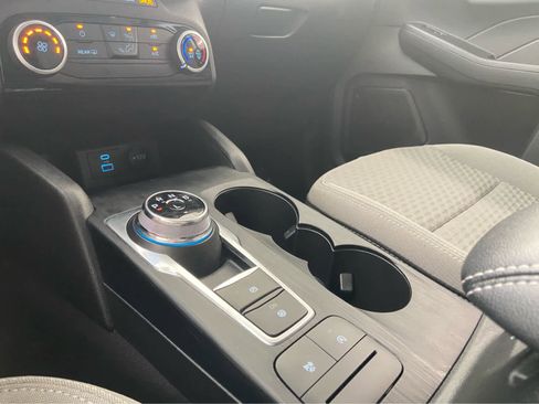 Used 2022 Ford Escape SE image 34