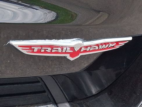 Used 2018 Jeep Grand Cherokee Trailhawk w/ Trailhawk Luxury Group image 31