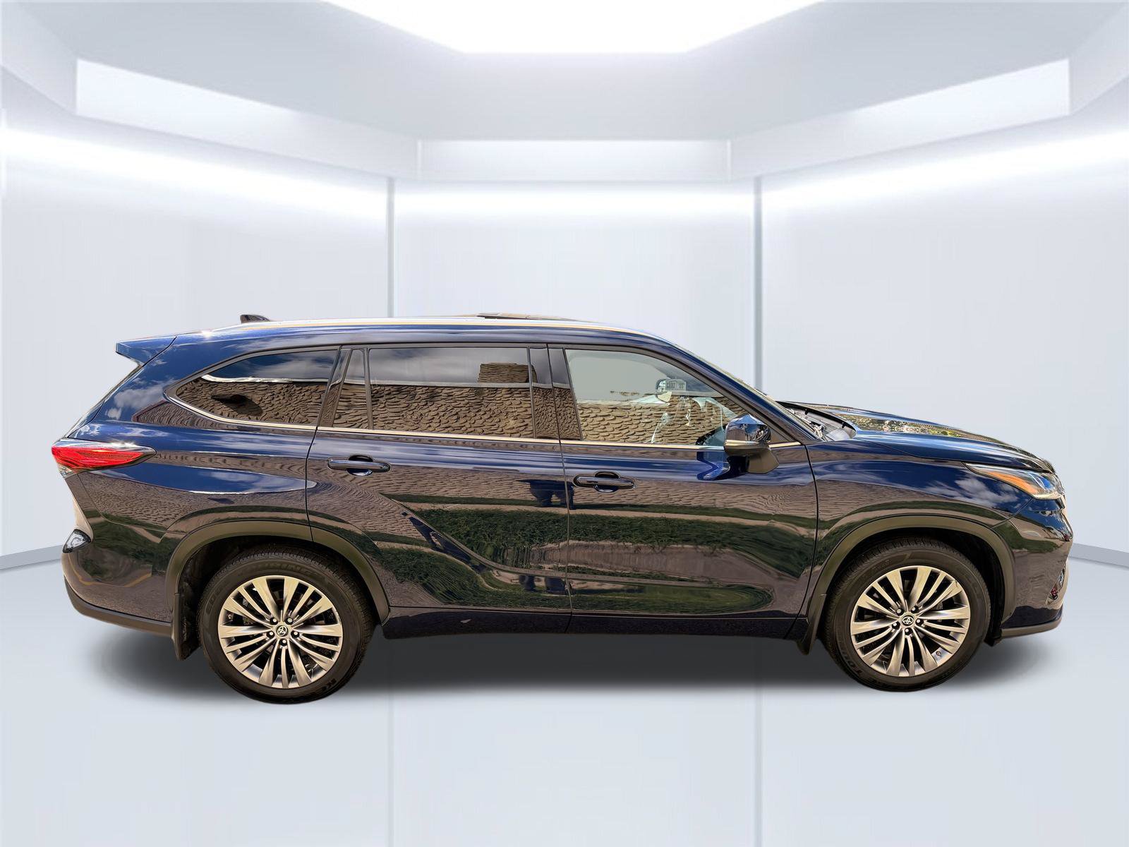 Used 2021 Toyota Highlander Platinum AWD/4WD image 4