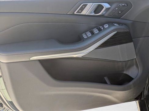 Used 2024 BMW X7 xDrive40i w/ Premium Package AWD/4WD image 9