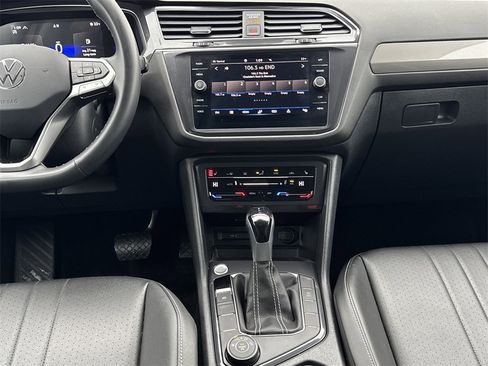 Used 2024 Volkswagen Tiguan SE image 10