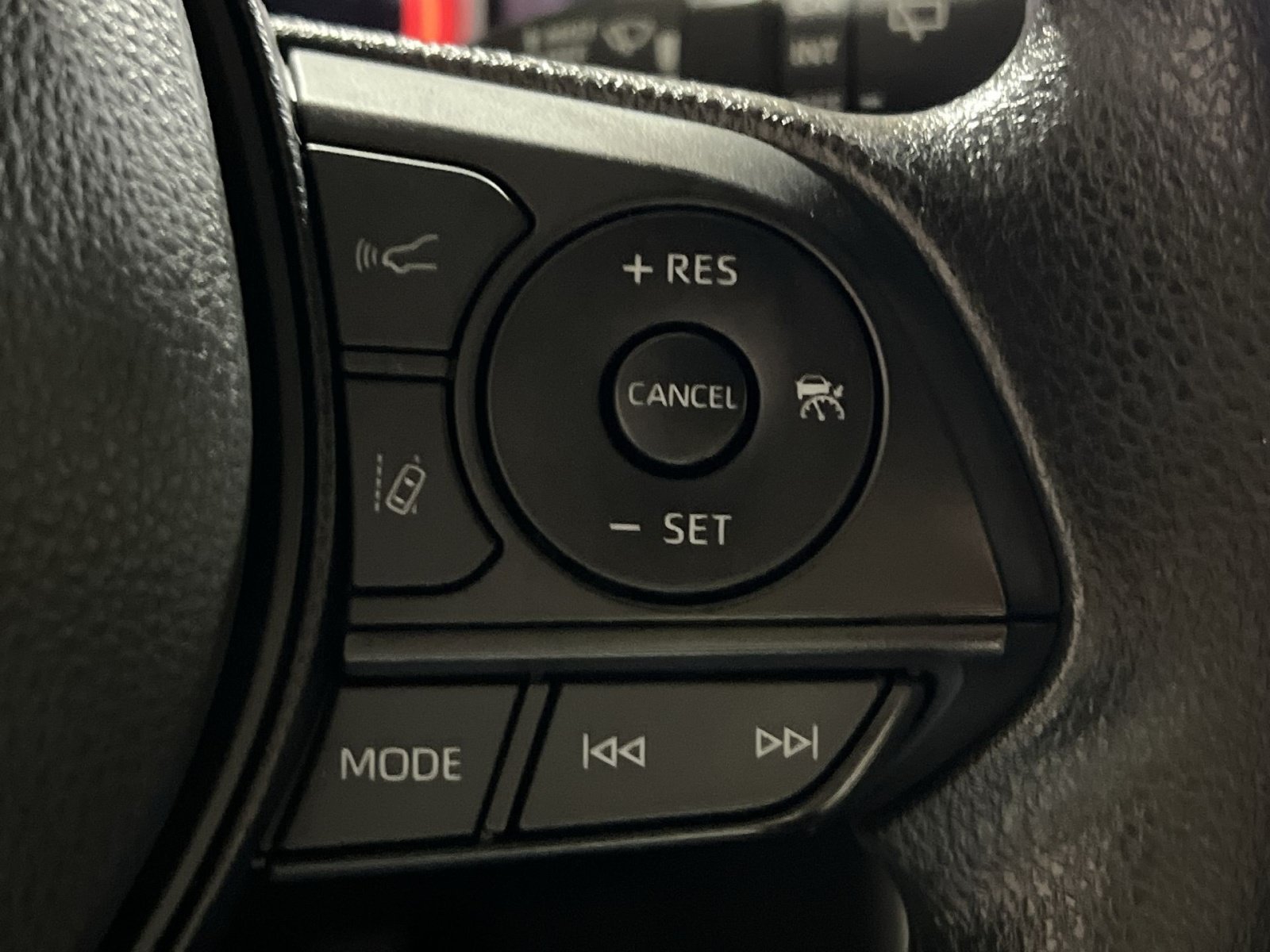 Used 2025 Toyota RAV4 XLE AWD/4WD image 23