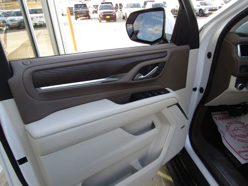 Used 2023 GMC Yukon Denali image 29