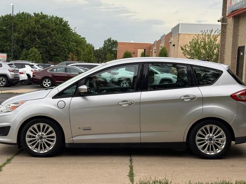 Used 2017 Ford C-MAX Energi SE w/ Equipment Group 402A FWD image 4