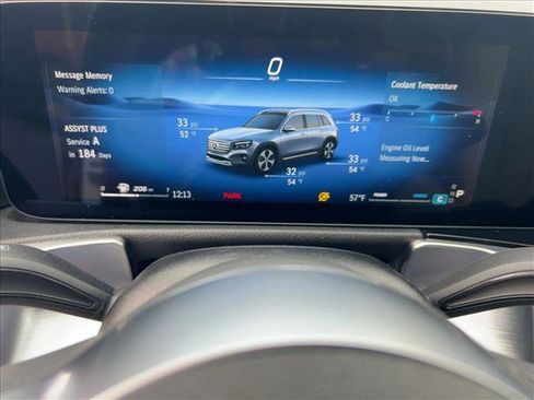 Used 2025 Mercedes-Benz GLB 250 4MATIC image 11