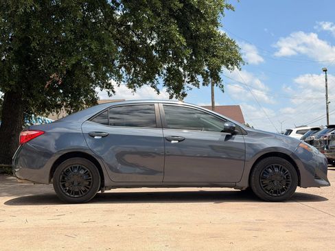 Used 2019 Toyota Corolla LE FWD image 2