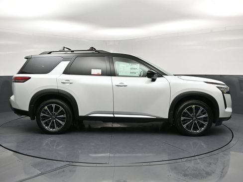 New 2026 Nissan Pathfinder Platinum w/ Cargo Package AWD/4WD image 30
