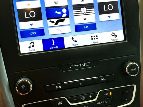 Used 2019 Ford Fusion SE image 25