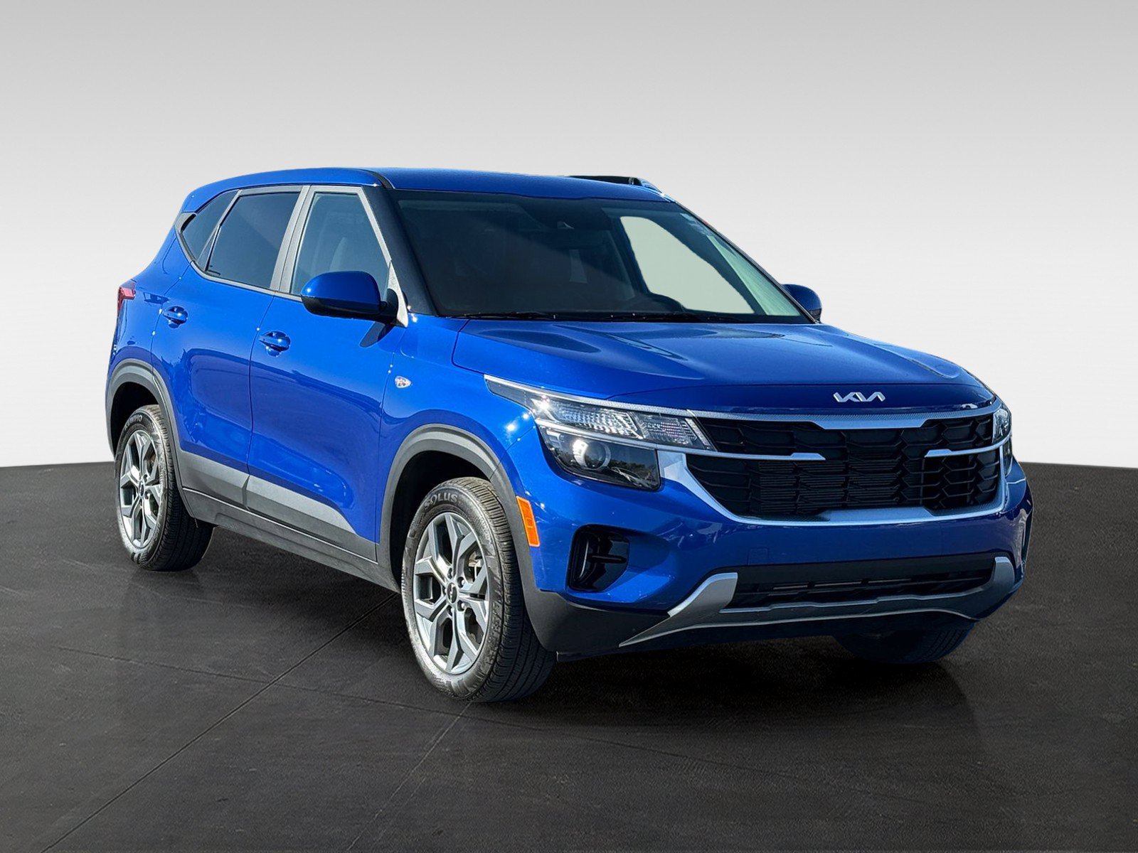 Used 2024 Kia Seltos LX AWD/4WD image 3