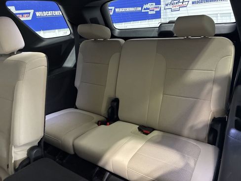 Used 2022 Chevrolet Traverse LS image 35