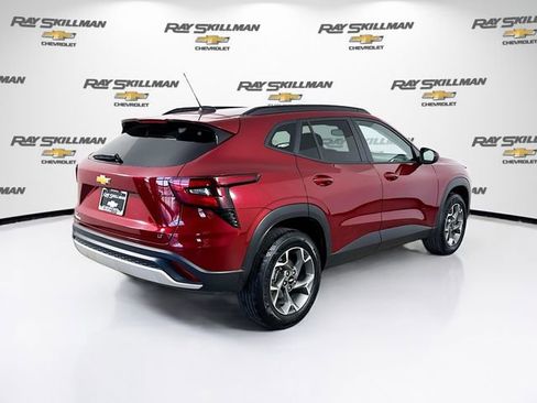 Used 2025 Chevrolet Trax LT image 7