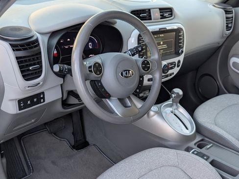 Used 2017 Kia Soul EV image 13