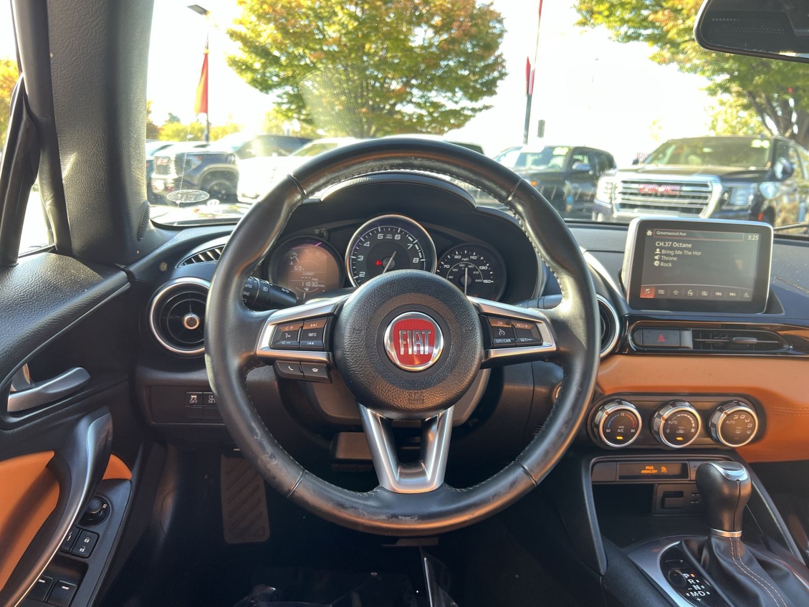 Used 2019 FIAT 124 Spider Lusso w/ Navigation & Sound Group RWD image 15