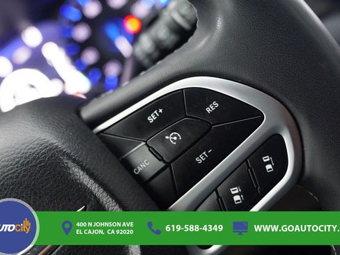 Used 2023 Chrysler Pacifica Touring-L FWD image 22