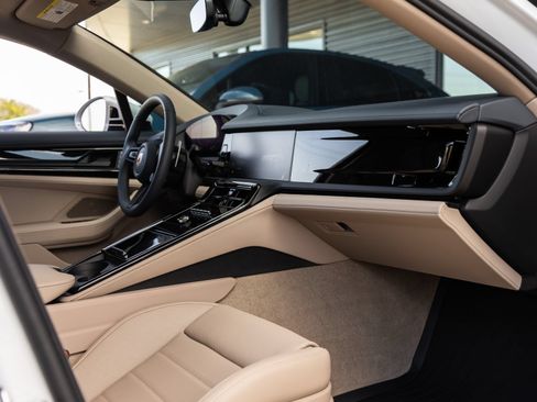 Certified 2026 Porsche Panamera RWD image 43