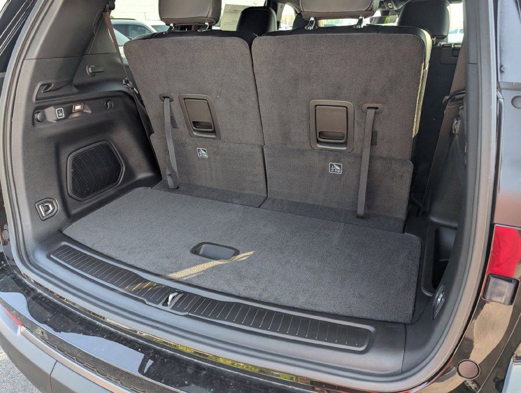 Used 2026 Jeep Grand Cherokee L Limited w/ Limited Altitude Package RWD image 29