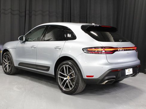 Certified 2025 Porsche Macan image 3