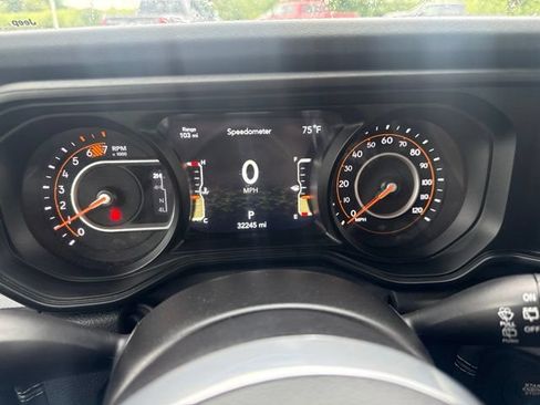 Used 2025 Jeep Wrangler Unlimited Sahara AWD/4WD image 22