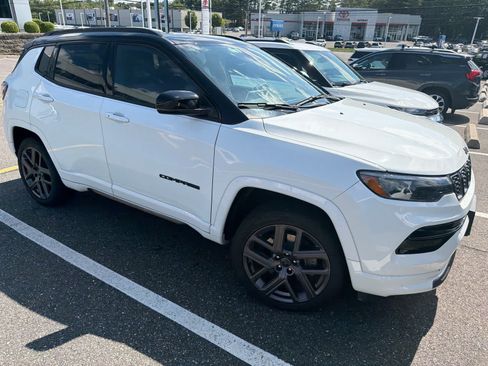 Used 2025 Jeep Compass Limited w/ High Altitude Package AWD/4WD image 2