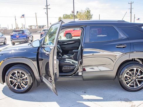 Used 2025 Chevrolet TrailBlazer LT w/ Convenience Package AWD/4WD image 25