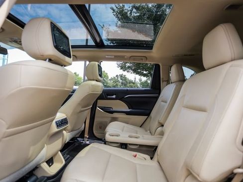 Used 2015 Toyota Highlander Limited Platinum AWD/4WD image 61
