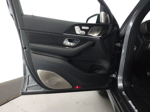 Used 2025 Mercedes-Benz GLS 450 4MATIC image 5