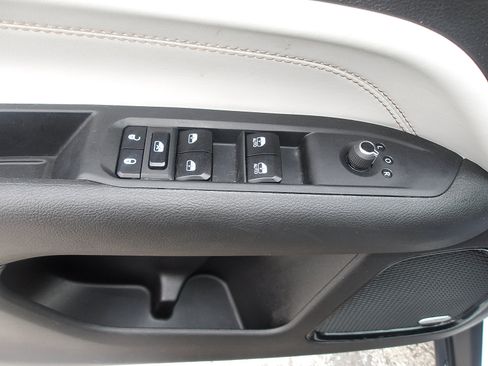 Used 2025 Jeep Compass Limited w/ Sun & Sound Group AWD/4WD image 15
