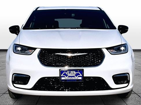 New 2026 Chrysler Pacifica Select image 5