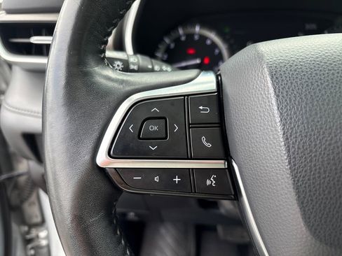 Used 2020 Toyota Highlander XLE AWD/4WD image 21