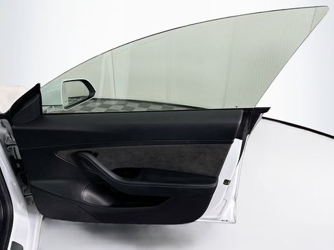 Used 2020 Tesla Model 3 Standard Range Plus image 30