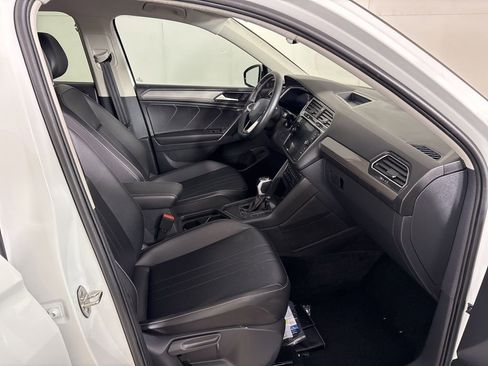 Used 2024 Volkswagen Tiguan SE FWD image 15