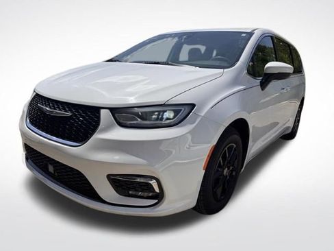Used 2023 Chrysler Pacifica Touring-L FWD image 7