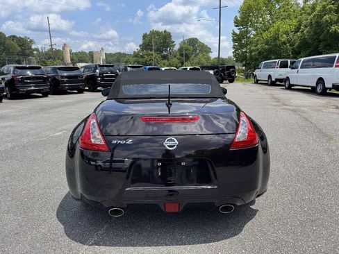 Used 2015 Nissan 370Z Touring RWD image 8