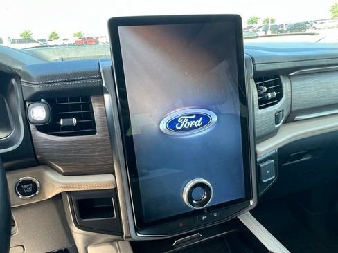 Used 2022 Ford Expedition Limited AWD/4WD image 9