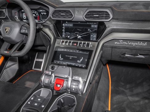 Used 2024 Lamborghini Urus Performante image 35
