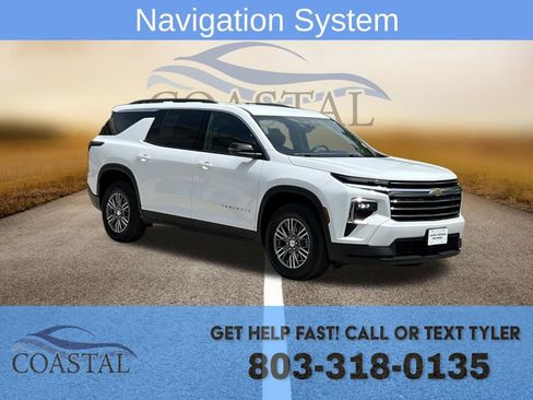 Used 2025 Chevrolet Traverse LT FWD image 3