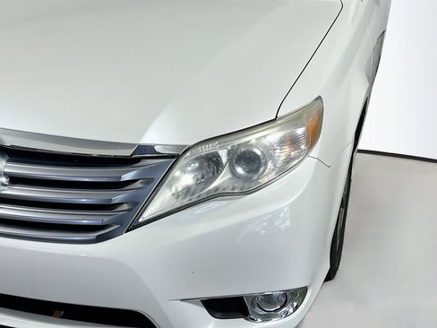 Used 2011 Toyota Avalon Limited FWD image 12