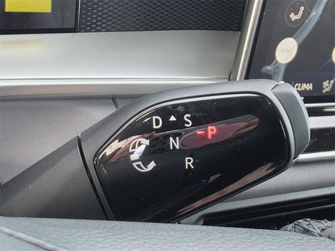 New 2026 Volkswagen Tiguan SE R-Line image 14