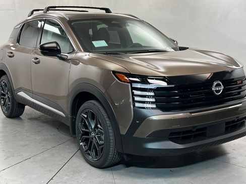 New 2026 Nissan Kicks SR AWD/4WD image 7