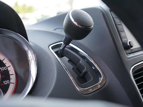 Used 2019 Dodge Grand Caravan SE w/ UConnect Hands-Free Group FWD image 20